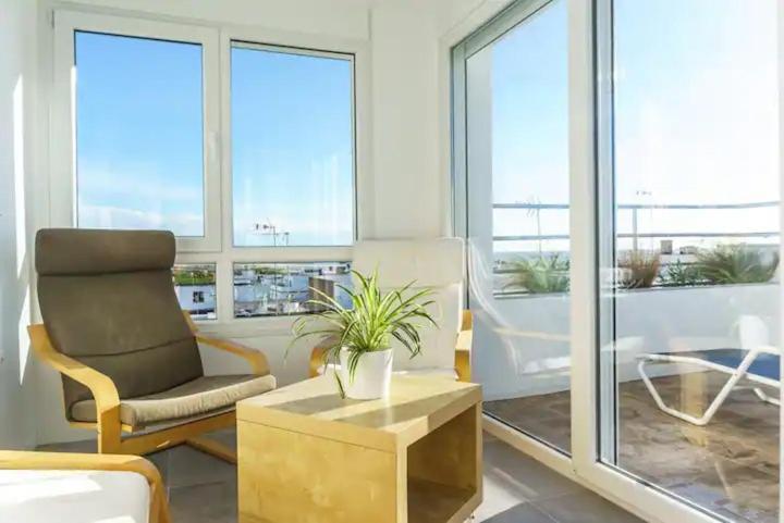 Apartamento Con Terraza Vistas Al Mar. كونيل ذي لا فرونتيرا المظهر الخارجي الصورة