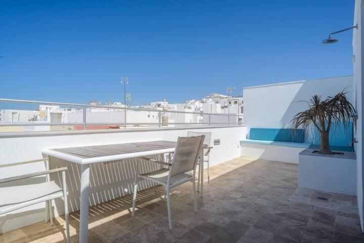 Apartamento Con Terraza Vistas Al Mar. كونيل ذي لا فرونتيرا المظهر الخارجي الصورة