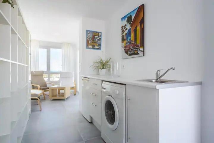 Apartamento Con Terraza Vistas Al Mar. كونيل ذي لا فرونتيرا المظهر الخارجي الصورة