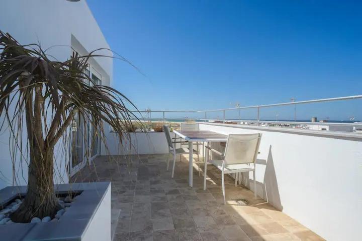 Apartamento Con Terraza Vistas Al Mar. كونيل ذي لا فرونتيرا المظهر الخارجي الصورة