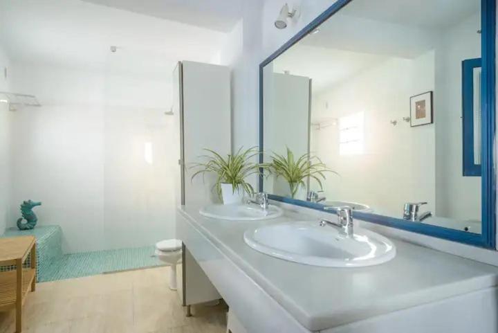 Apartamento Con Terraza Vistas Al Mar. كونيل ذي لا فرونتيرا المظهر الخارجي الصورة