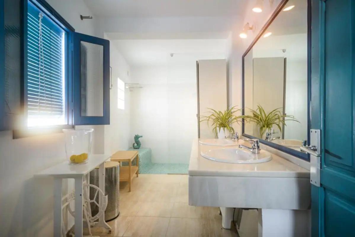 Apartamento Con Terraza Vistas Al Mar. كونيل ذي لا فرونتيرا المظهر الخارجي الصورة