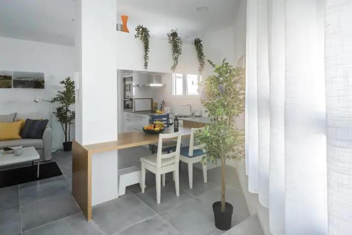 Apartamento Con Terraza Vistas Al Mar. كونيل ذي لا فرونتيرا المظهر الخارجي الصورة