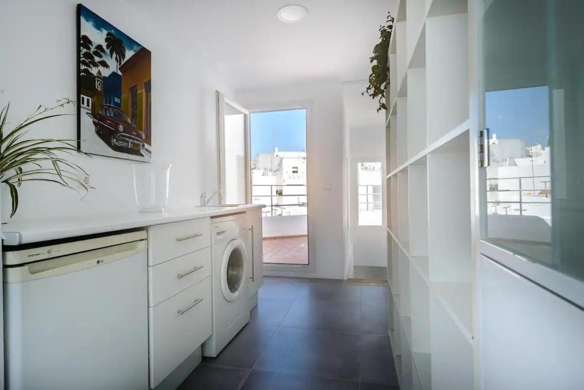 Apartamento Con Terraza Vistas Al Mar. كونيل ذي لا فرونتيرا المظهر الخارجي الصورة