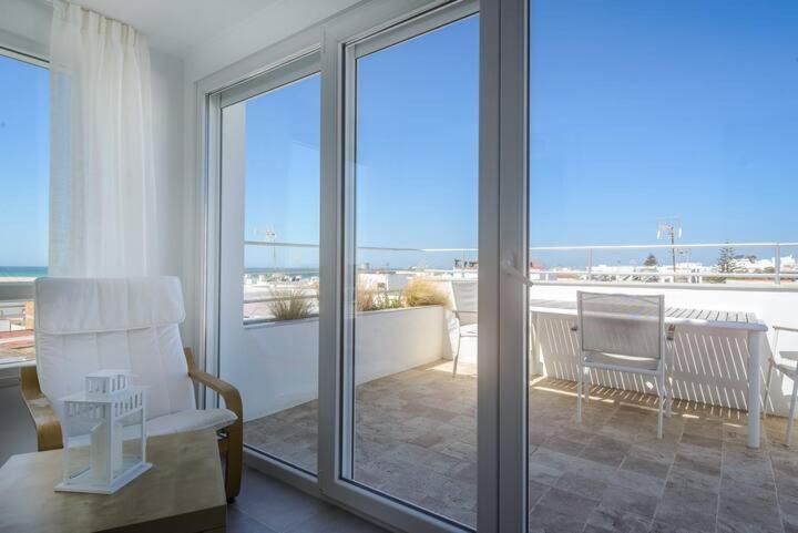 Apartamento Con Terraza Vistas Al Mar. كونيل ذي لا فرونتيرا المظهر الخارجي الصورة