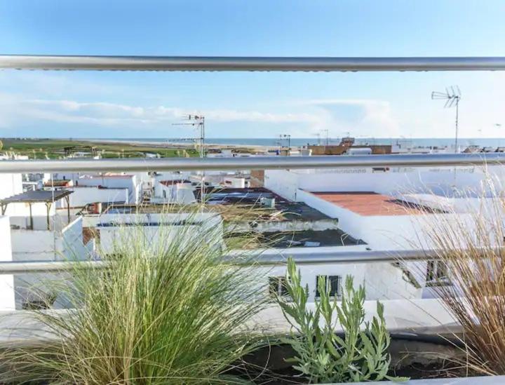 Apartamento Con Terraza Vistas Al Mar. كونيل ذي لا فرونتيرا المظهر الخارجي الصورة