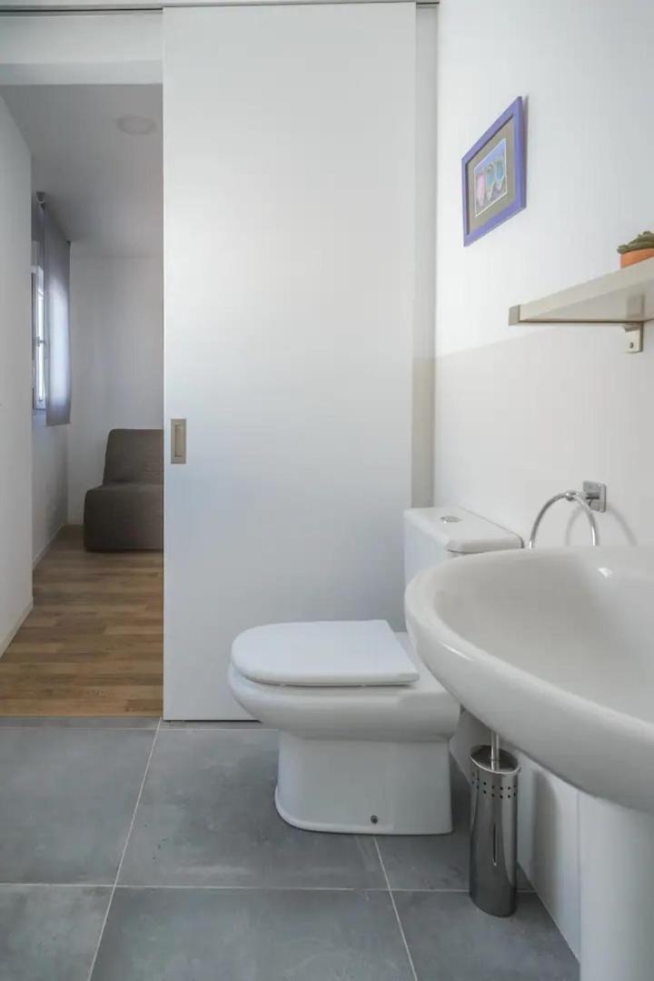 Apartamento Con Terraza Vistas Al Mar. كونيل ذي لا فرونتيرا المظهر الخارجي الصورة
