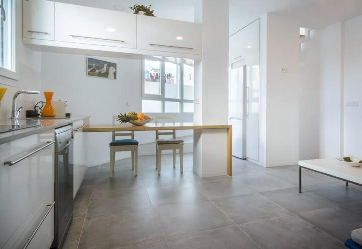 Apartamento Con Terraza Vistas Al Mar. كونيل ذي لا فرونتيرا المظهر الخارجي الصورة