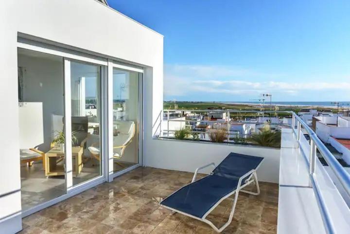 Apartamento Con Terraza Vistas Al Mar. كونيل ذي لا فرونتيرا المظهر الخارجي الصورة